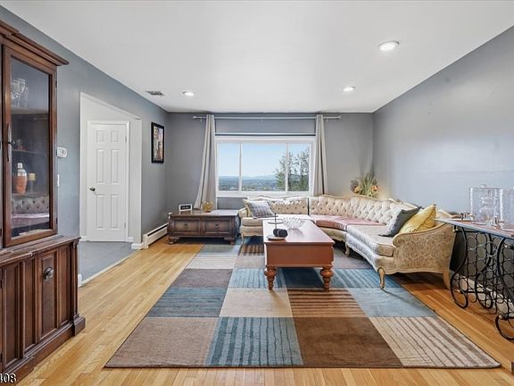 5th image of 112 Knob Hill Rd