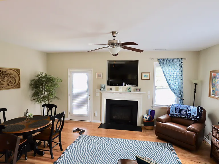 298 Danbury Ct — Photo 3