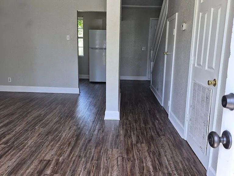 100 Hall St — Photo 3