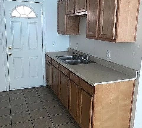 3rd image of 335 E 20th St #335