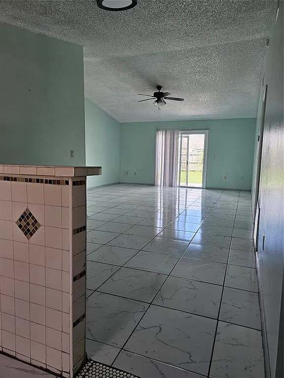 3 bed, 2.0 bath, 1329 sqft, $1,850 — Photo 3