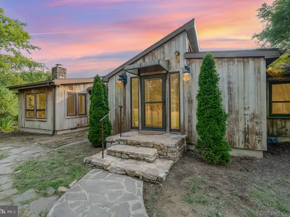 211 Echo Rd, Carlisle, PA 17015