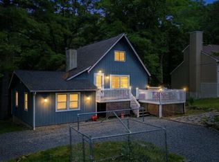 204 Mountain Dr, Dingmans Ferry, PA 18328