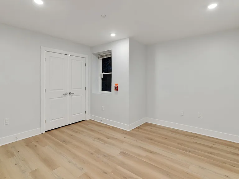 1723 Memorial Ave — Photo 18