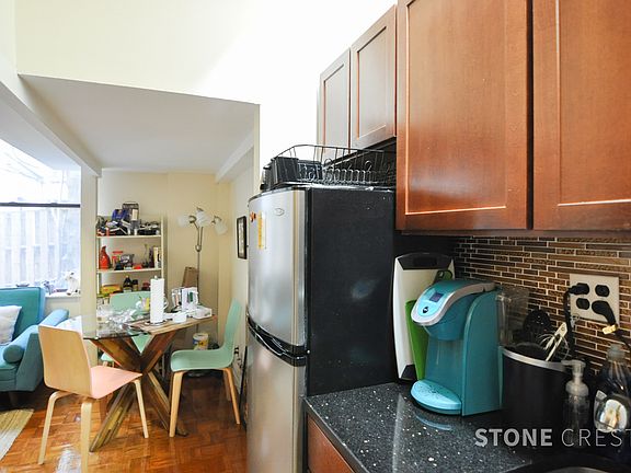 5th image of 304 W 92nd St #C1