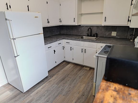 5th image of 2460-2462 Ardwell Ave #2