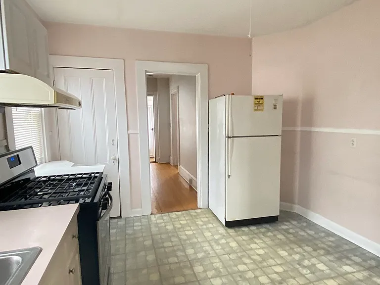 65 Young St — Photo 22