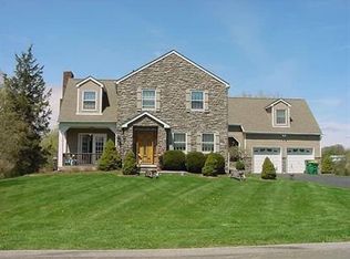 15 Hart Dr, Poughkeepsie, NY 12603