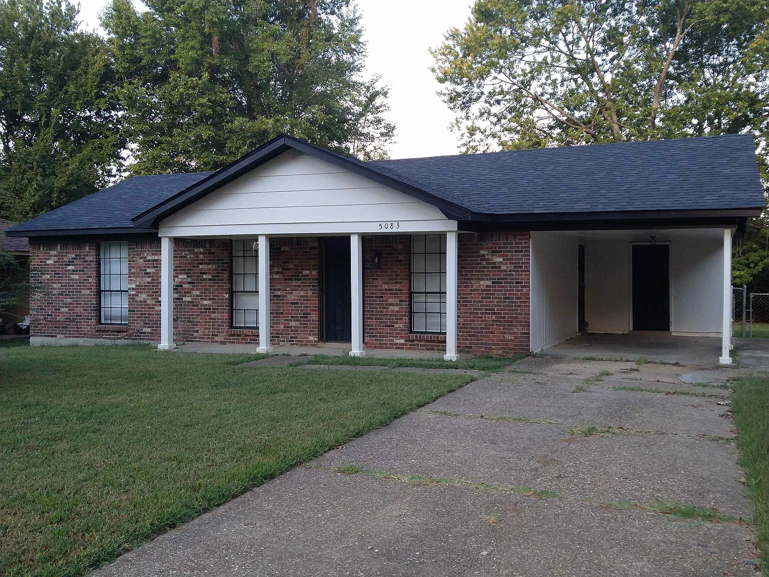 3 bed, 1.0 bath, 993 sqft, $1,100 — Photo 1