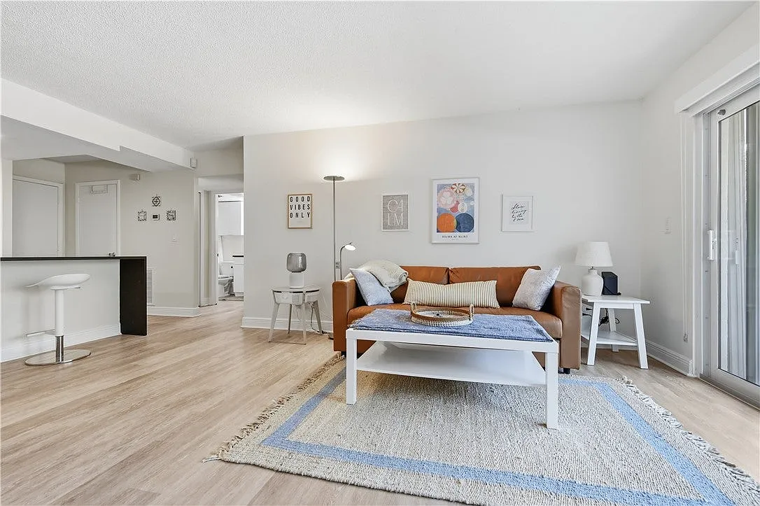 2 bed, 863 sqft, $4,500 — Photo 2