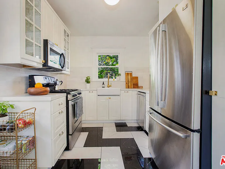 1421 N Alvarado St — Photo 8