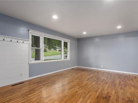 3rd image of 2907 Beck Rd