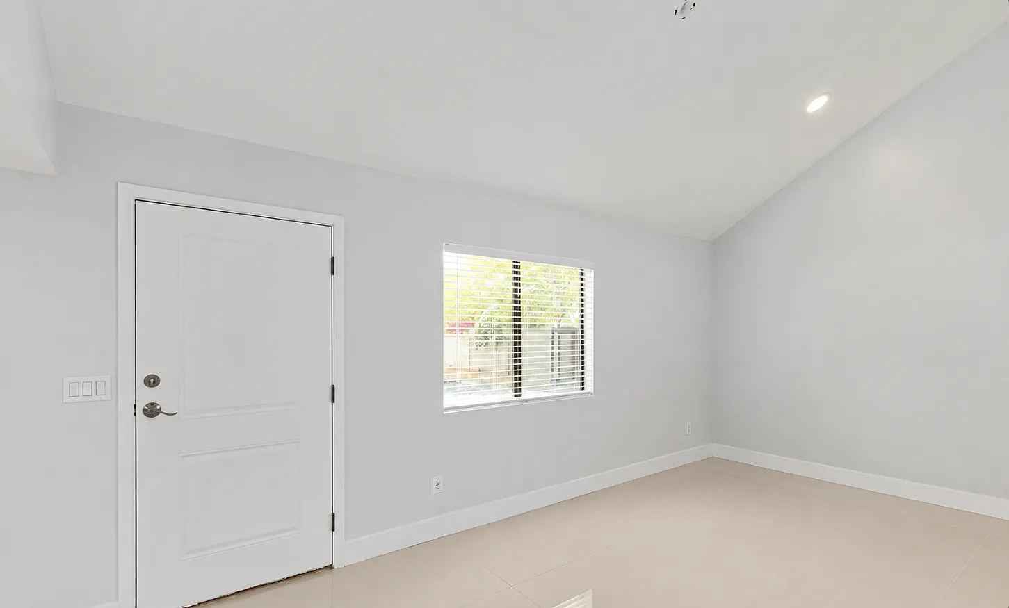 2 bed, 700 sqft, $1,995 — Photo 4