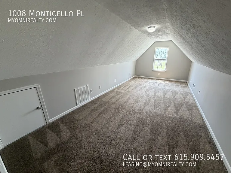 1008 Monticello Pl — Photo 3