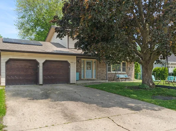 391 Northgate Rd, Lindenhurst, IL 60046