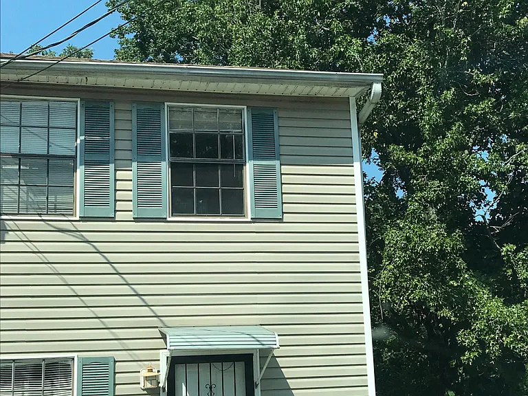 1910 Springlake Ct — Photo 3