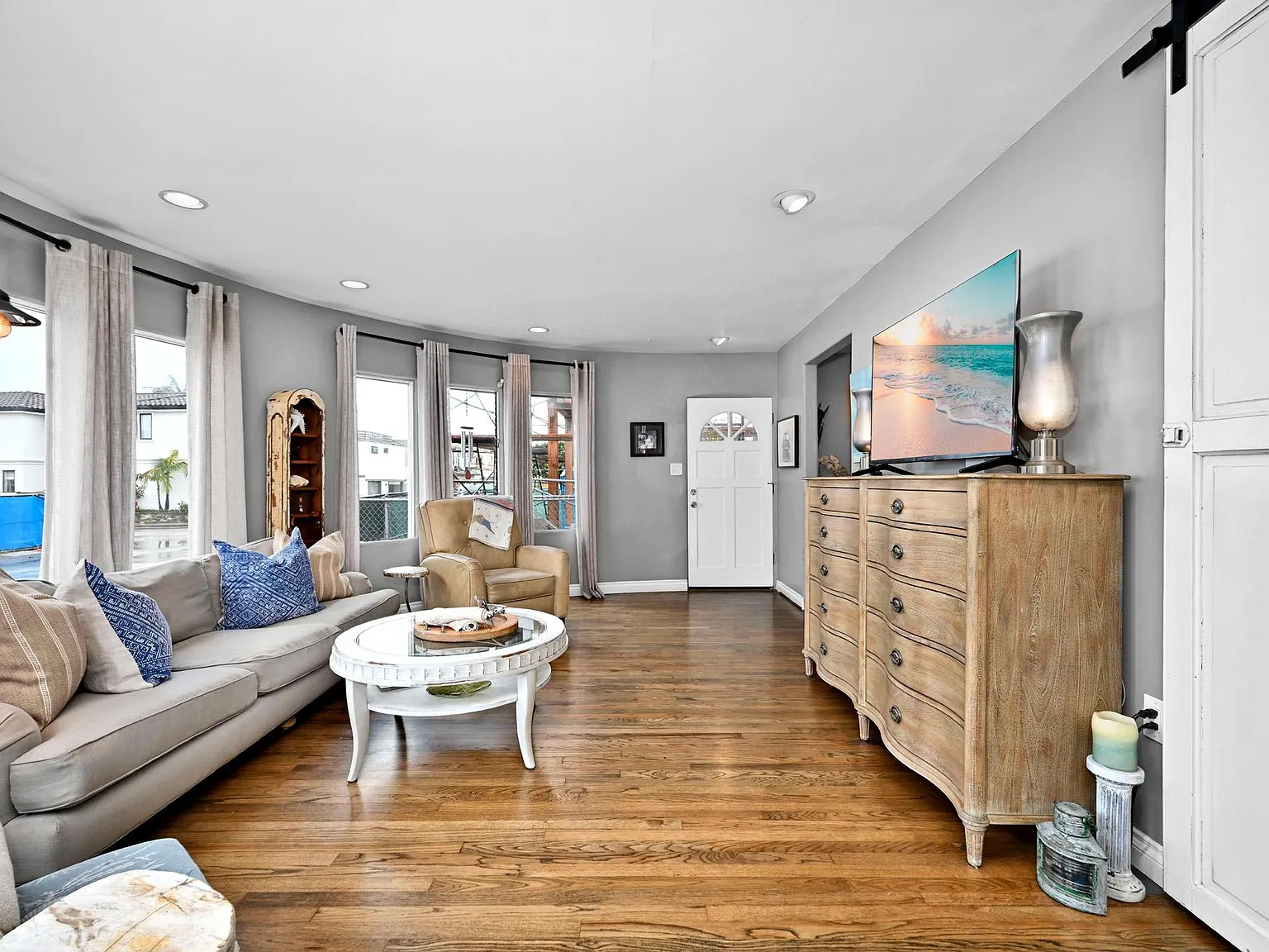 2 bed, 1000 sqft, $12,000 — Photo 3