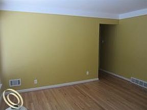 4th image of 29591 W Chicago St