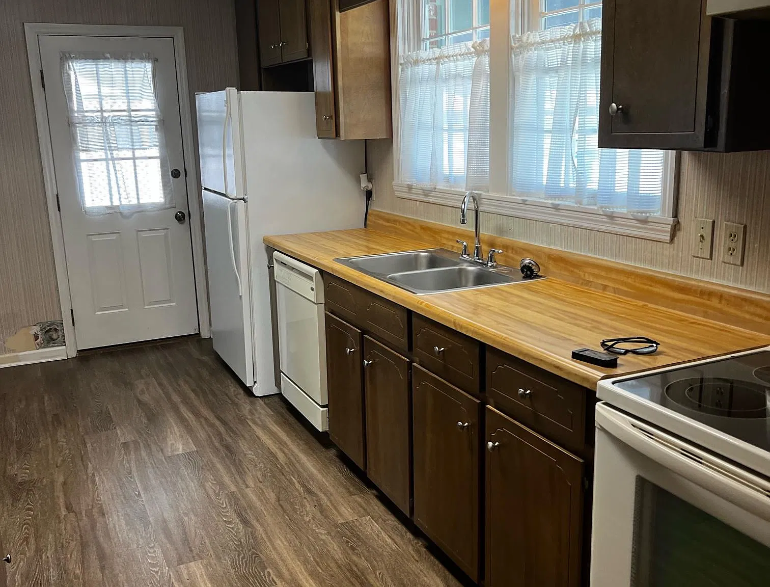 667 Mitscher Dr — Photo 3