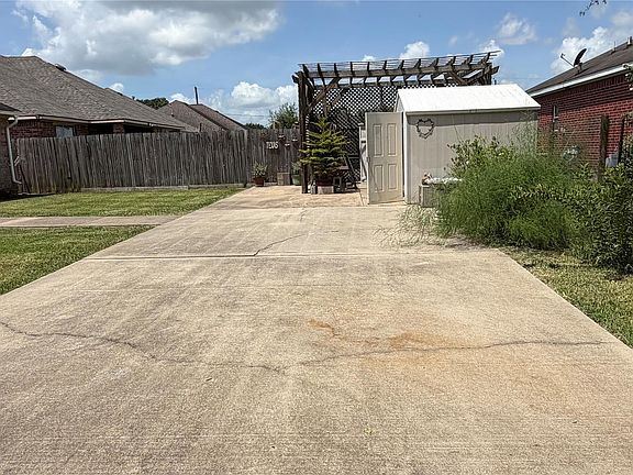4th image of 396 Newcom Ln