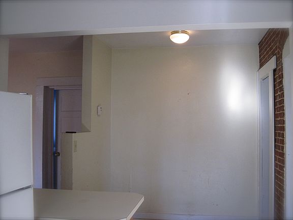 Eat-in kitchen area (before new paint)