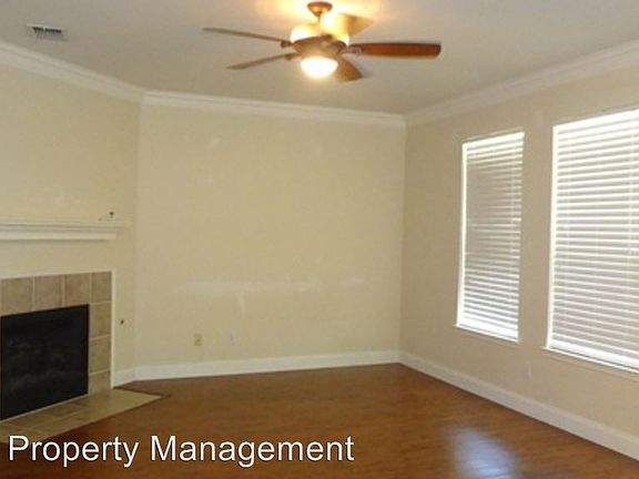 3rd image of 1055 Valley Brook Ln