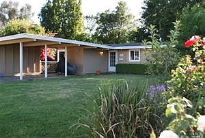 2nd image of 2047 Russell St