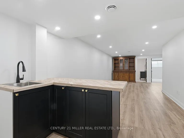 362 Wellington St E — Photo 24