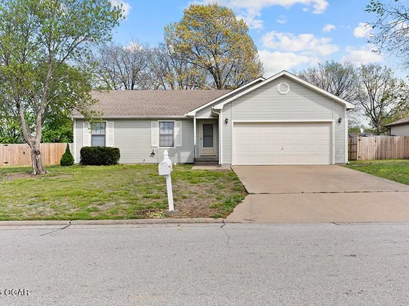 1121 Woodland Dr, Webb City, MO 64870