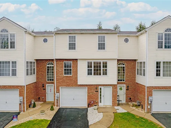 308 Links Ct, Delmont, PA 15626