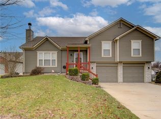 15513 Iron Creek Ct, Basehor, KS 66007