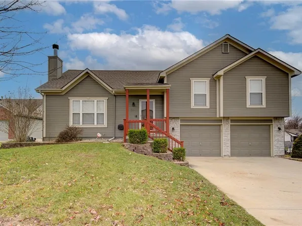 15513 Iron Creek Ct, Basehor, KS 66007