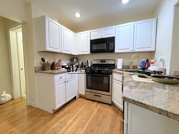 56-3 Egmont St, Brookline, MA