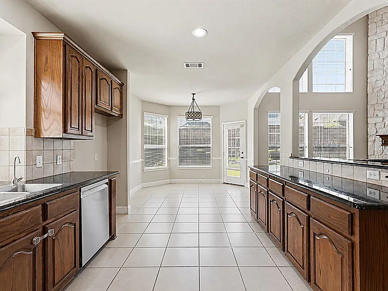 357 Spring Meadow Dr — Photo 9