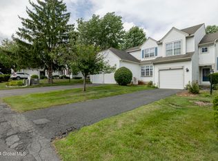 19 Malibu Hl, Rensselaer, NY 12144