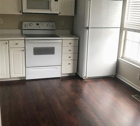 2nd image of 937 Gainsborough Ct #937