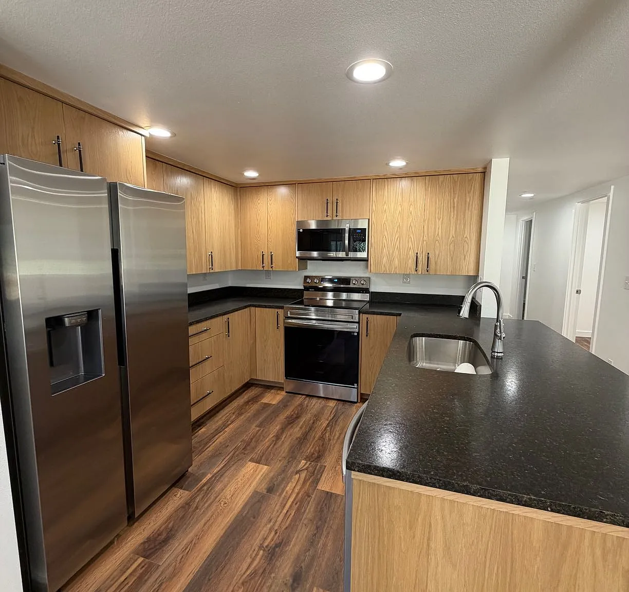 3 bed, 1128 sqft, $2,450 — Photo 3