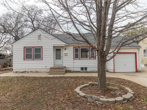 1051 N Parkwood Ln, Wichita, KS 67208