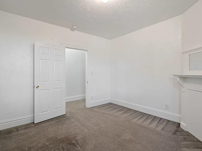 3835 Hiawatha St — Photo 9