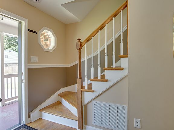 4th image of 112 Gwynn Cir