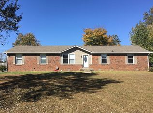 633 Cleveland Dr, Clarksville, TN 37042