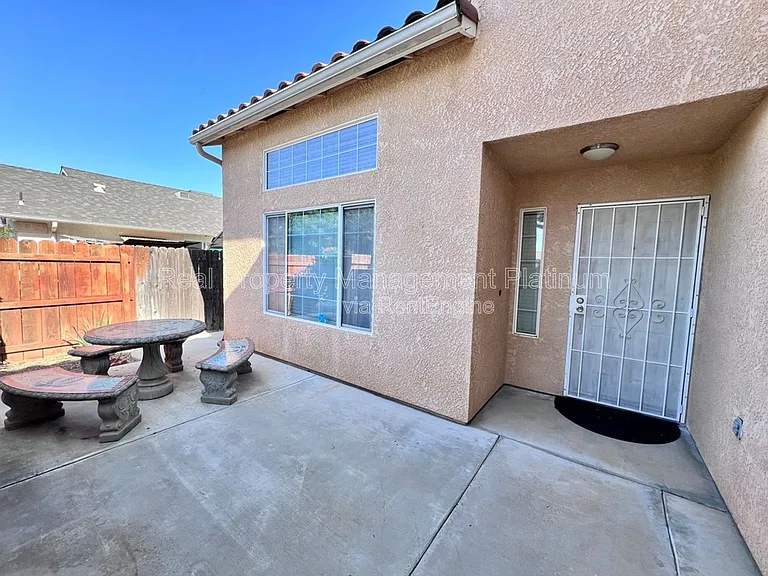 5460 W Ashcroft Ave — Photo 9