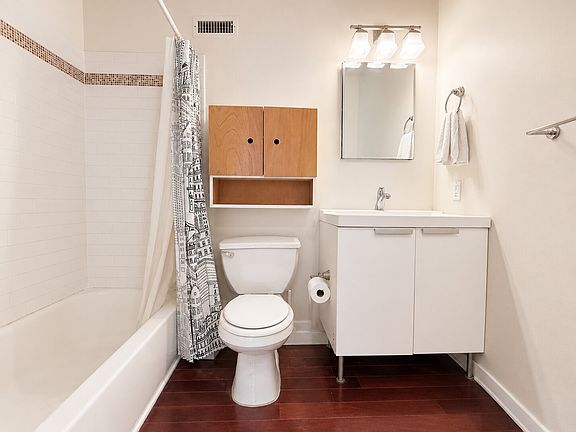 4th image of 727 S 22nd St #1