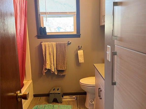 5th image of 603 W Florence St