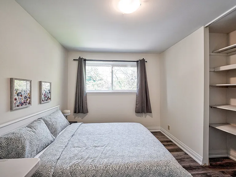 50 Axsmith Cres — Photo 24