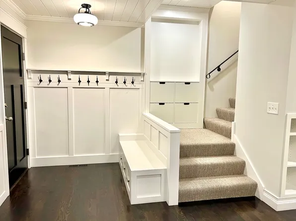 448 Pondridge Cir, Wayzata, MN