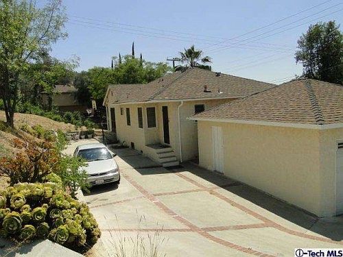 4th image of 9872 Sunland Blvd