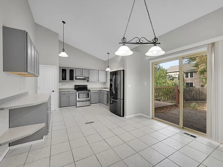 6940 Meadowwood Pl — Photo 7