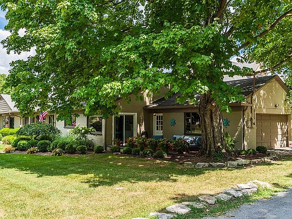 3rd image of 300 E Schantz Ave