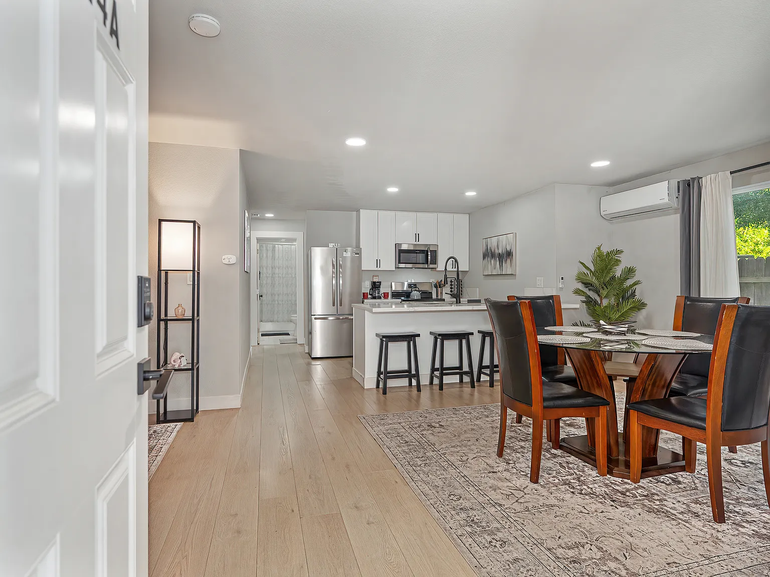 3 bed, 1100 sqft, $3,200 — Photo 1